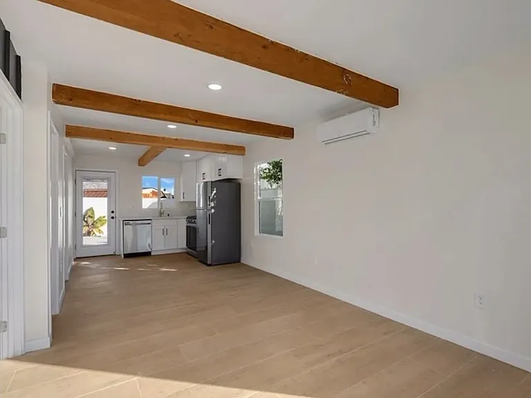 3652 W 111th Pl — Photo 2