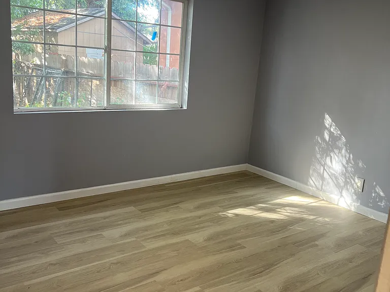 107 Gardenia Way — Photo 2