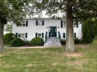 67 Simmonsville Ave, Johnston, RI 02919