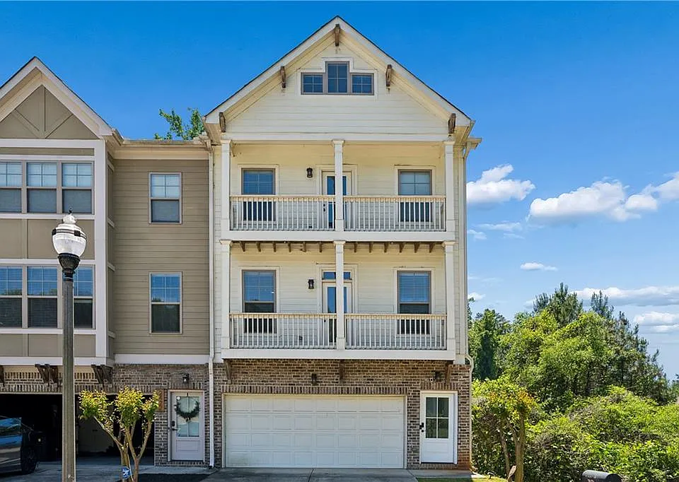 2424 Misty Hollow Pl