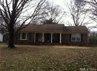 5900 Mullis Rd, Charlotte, NC 28215