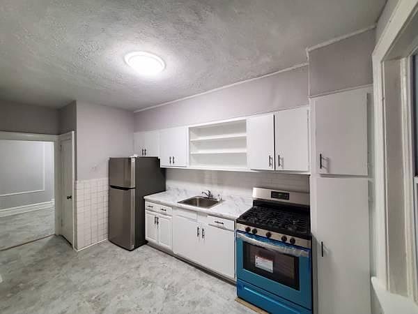 1st image of 480 Roseville Ave #3