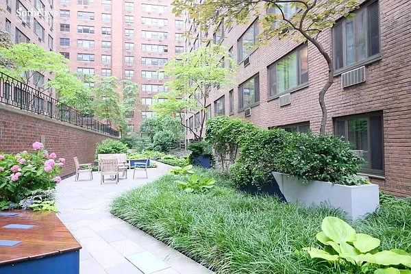 Rented by Sotheby's International Realty | media 22