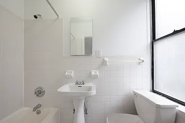 Rented by R New York