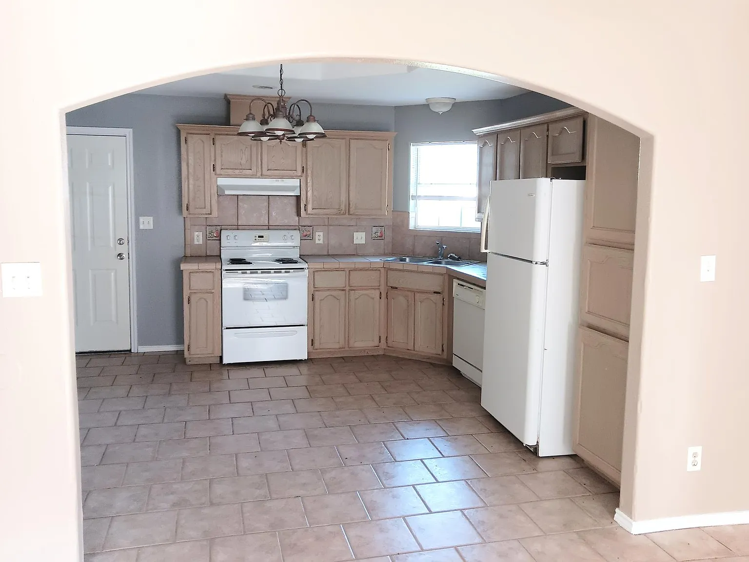 2 bed, 945 sqft, $850 — Photo 2