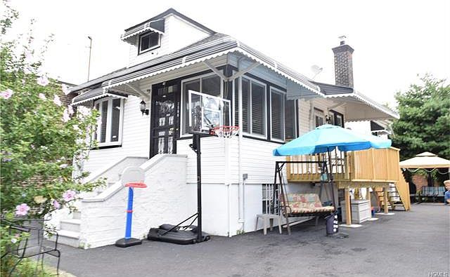 1st image of 2566 Laconia Ave