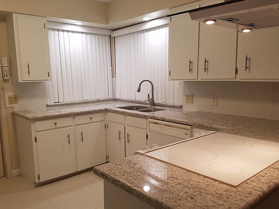 4th image of 2812 Esperanza Ln