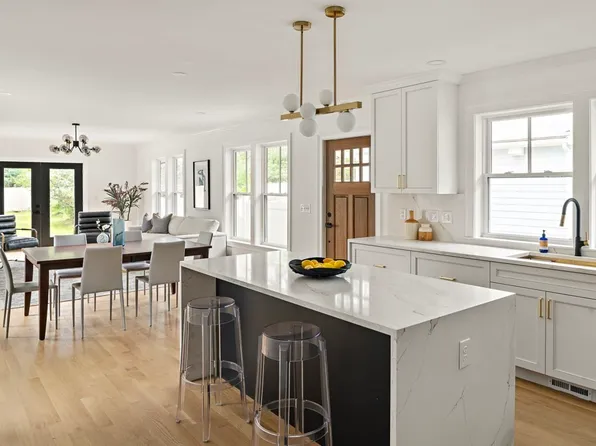 10 Pillion Ct #10, Newtonville, MA 02460