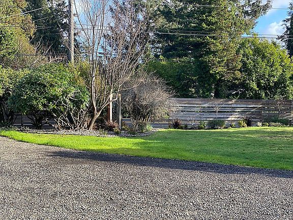5th image of 25009 Vernon Ave