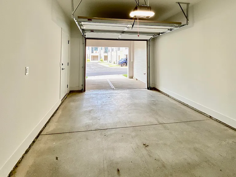 629 Queen St — Photo 56