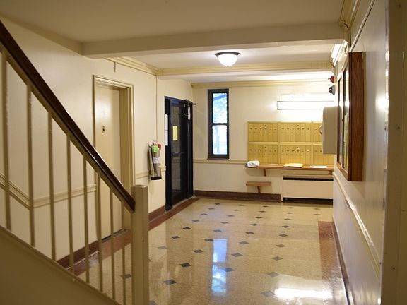 3rd image of 410 Park Pl APT 1H