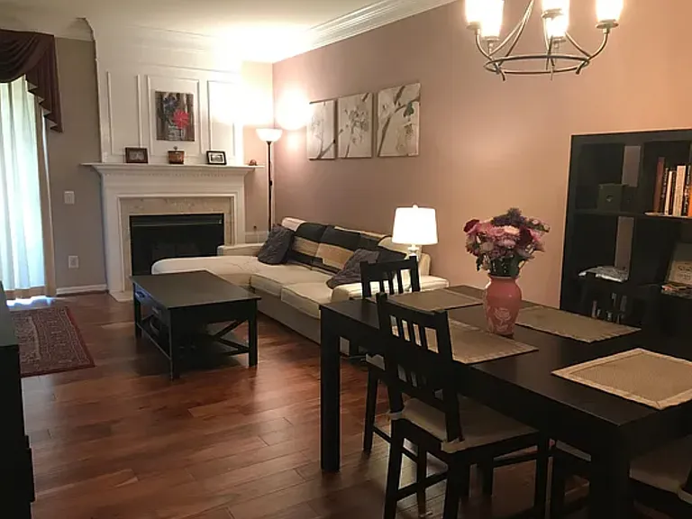1813 Kenwood Ave — Photo 3