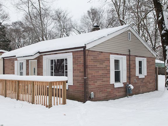 3rd image of 649 Wellington Ave