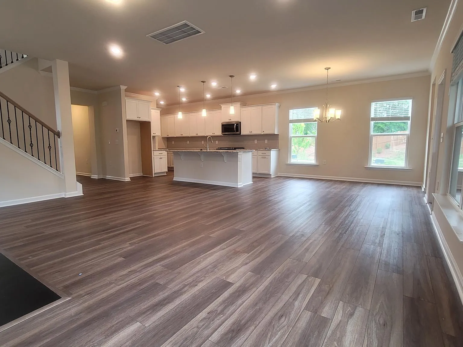 4 bed, 2486 sqft, $2,750 — Photo 2