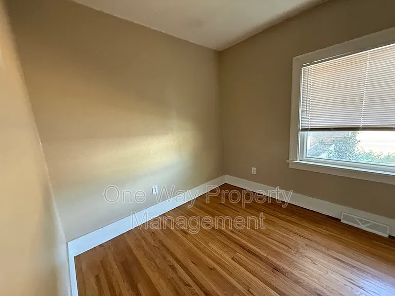 804 11th St #1 — Photo 7
