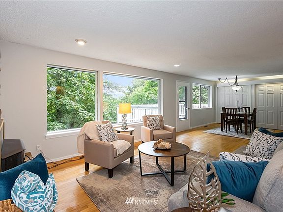 Large main level living room and dining room.