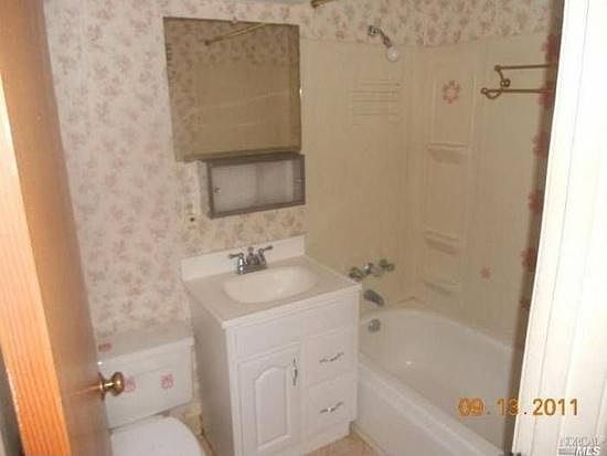 5th image of 2779 Webb St