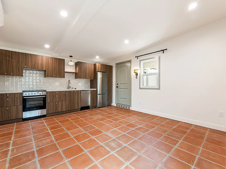 533 E Windsor Rd #A — Photo 3