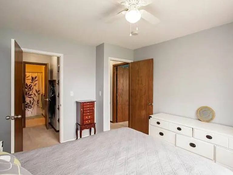 1350 Barkley Ct — Photo 3