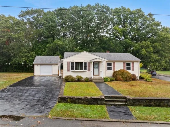 58 Griffith Dr, Riverside, RI 02915