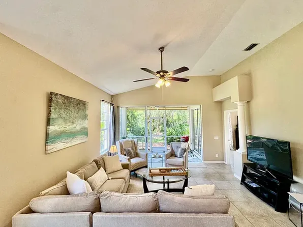 7330 Kensington Ct, University Park, FL 34201