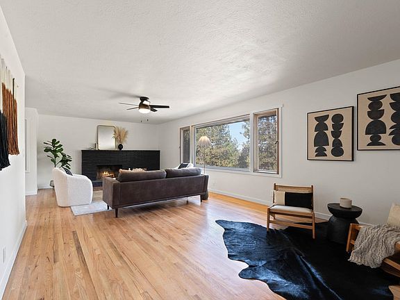 3rd image of 3725 E 15th Ave