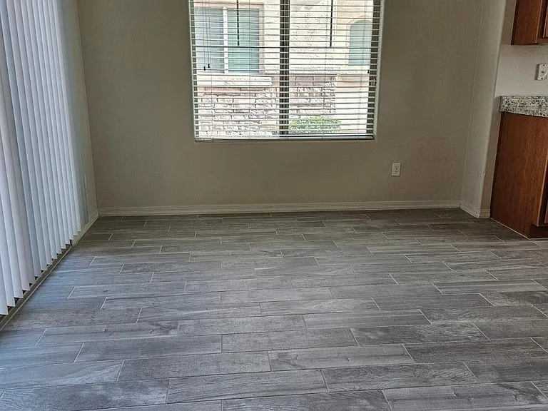 2204 W Le Marche Ave — Photo 30