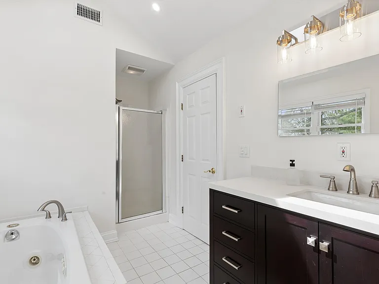 50 Wooded Oak Ln — Photo 16
