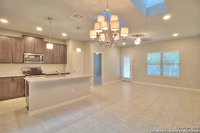 3 bed, 2.5 bath, 1770 sqft, $2,050 — Photo 2
