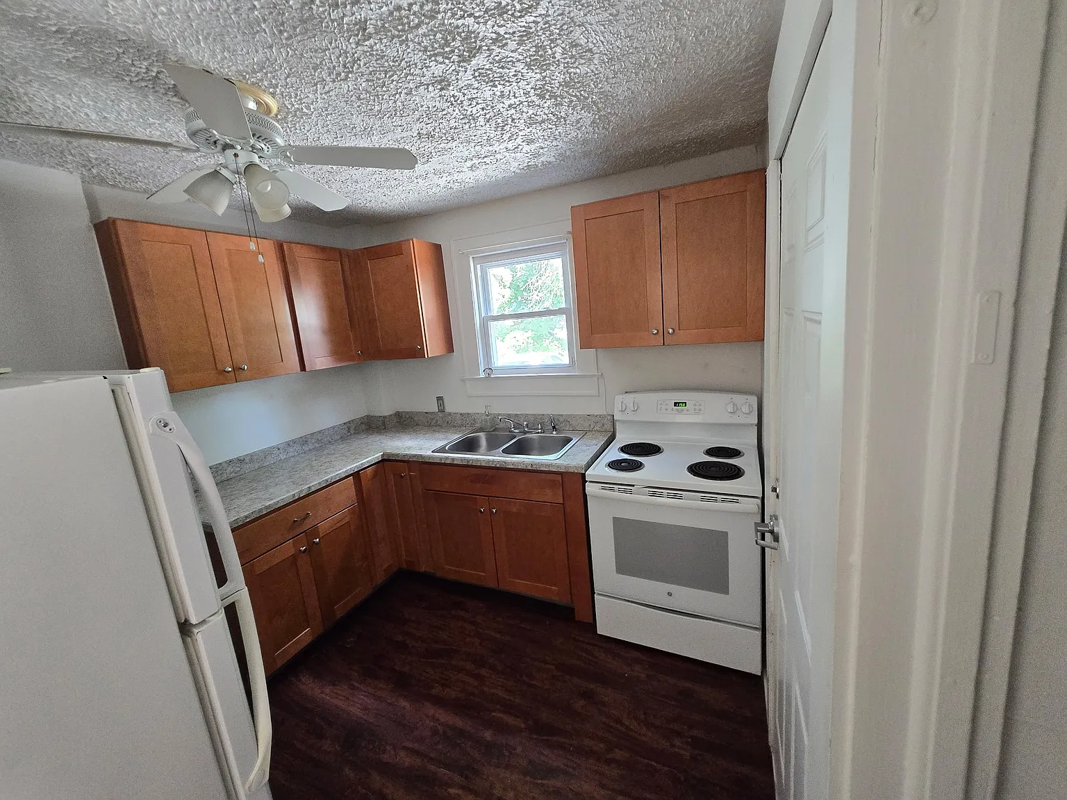 1047 Murray Ave — Photo 3