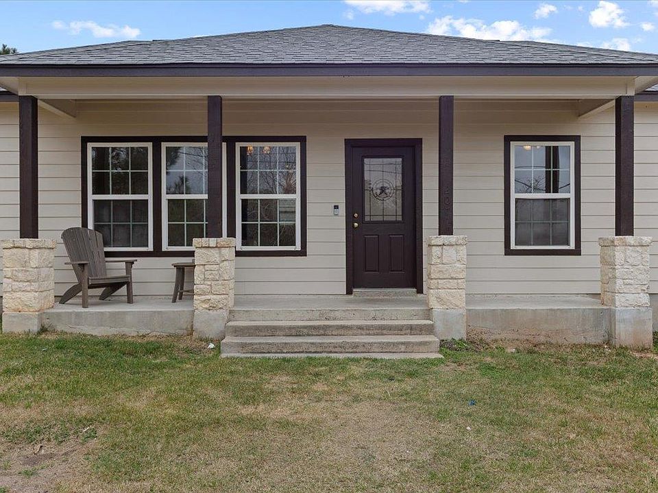 1st image of 207 Cardinal Loop