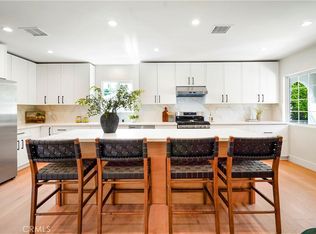 18324 Sylvan St, Tarzana, CA 91335