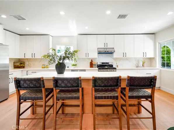 18324 Sylvan St, Tarzana, CA 91335