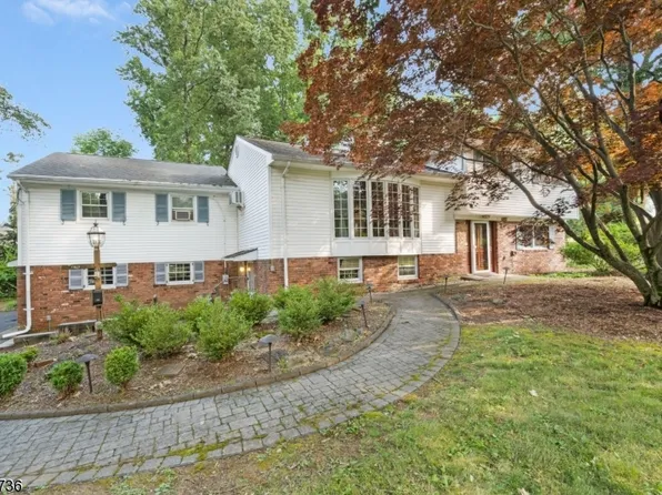 312 Mountain Way, Morris Plains Boro, NJ 07950