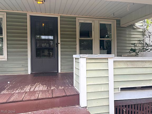 2nd image of 915 N Main St