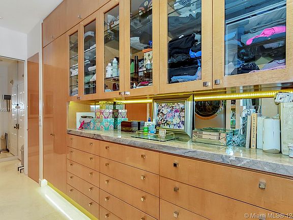 5th image of 2901 S Bayshore Dr APT 1F