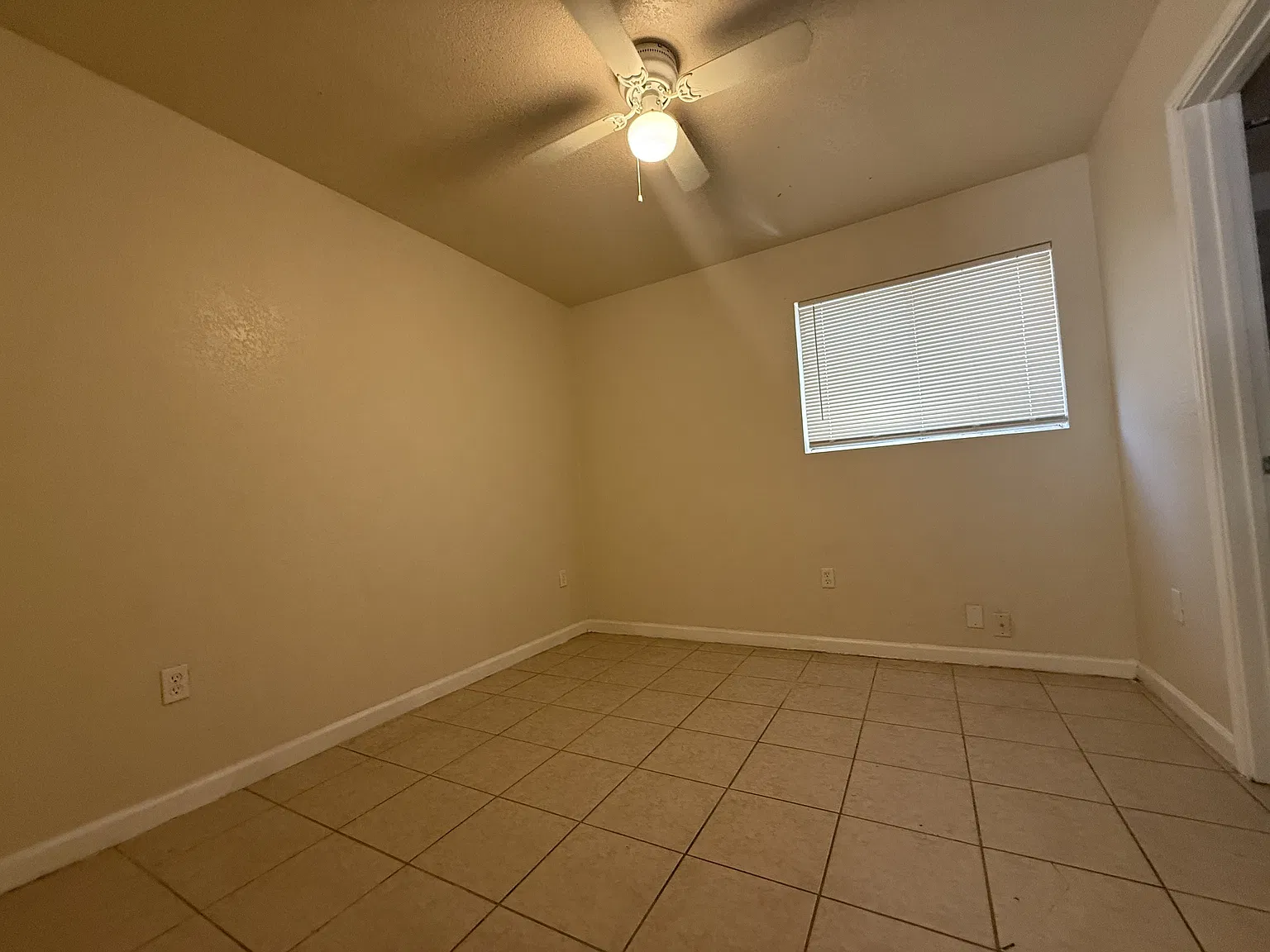 209 Root Ave — Photo 2