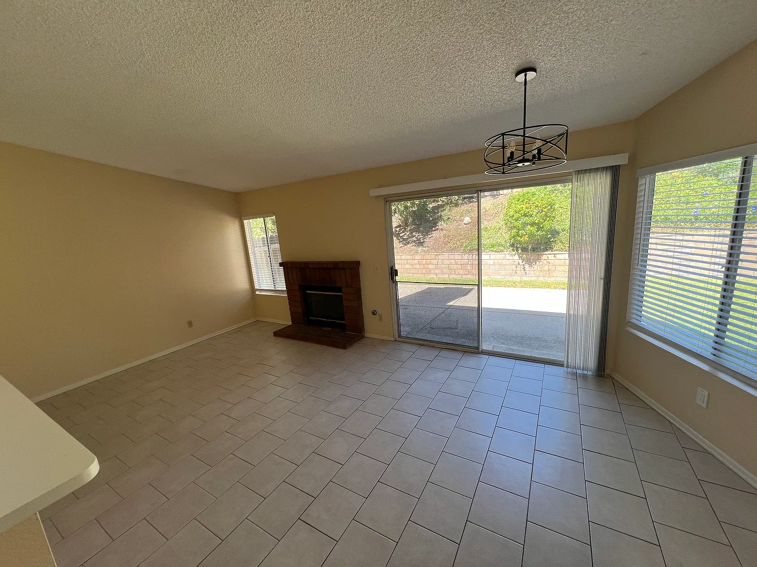 4 bed, 1595 sqft, $3,250 — Photo 4