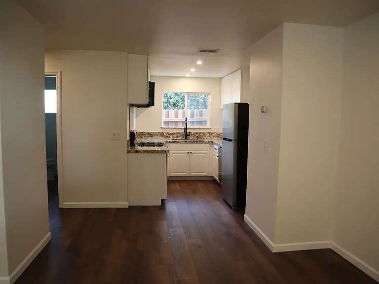 1015 Vernon St #B — Photo 4