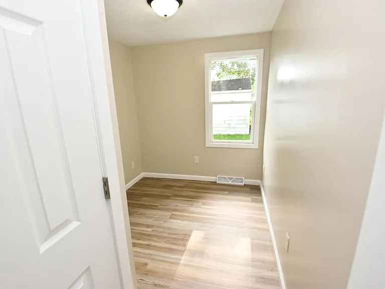 1014 W Bryan St — Photo 7