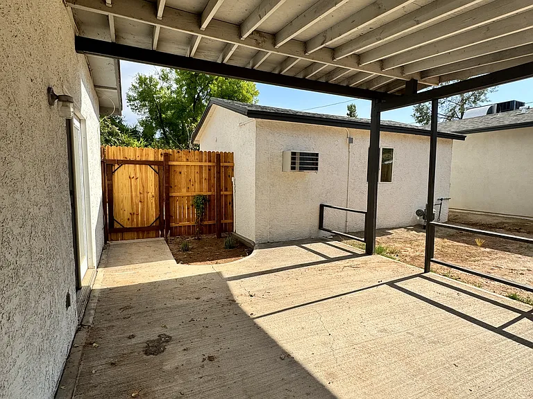 2718 N Greenfield — Photo 34