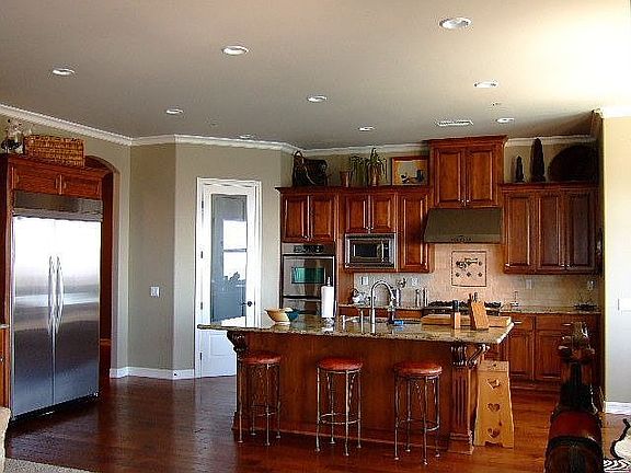 Chef's kitchen perfect for the entertainer/chef in you.