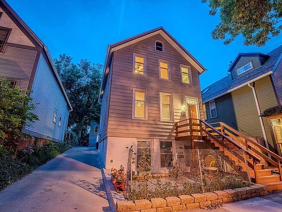 2nd image of 1757 N Franklin Pl