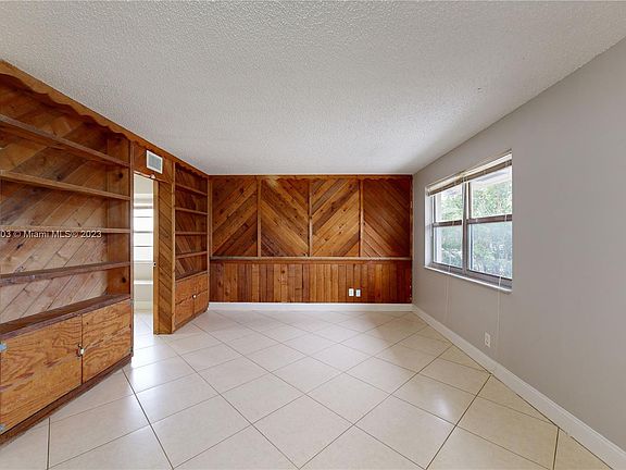 3rd image of 4239 Centurian Cir