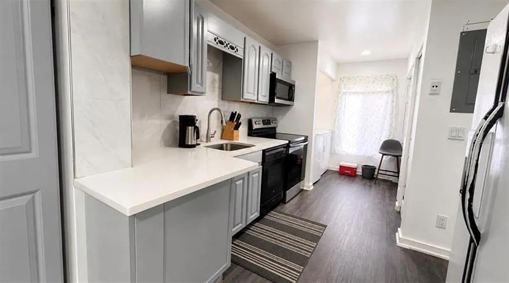 2 bed, 2.0 bath, 1123 sqft, $1,900 — Photo 3