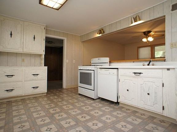 3rd image of 219 Pine St