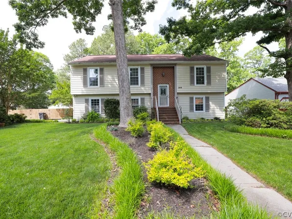 209 Huntington Rd, Colonial Heights, VA 23834