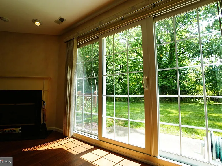 2005 Harvard Dr — Photo 20