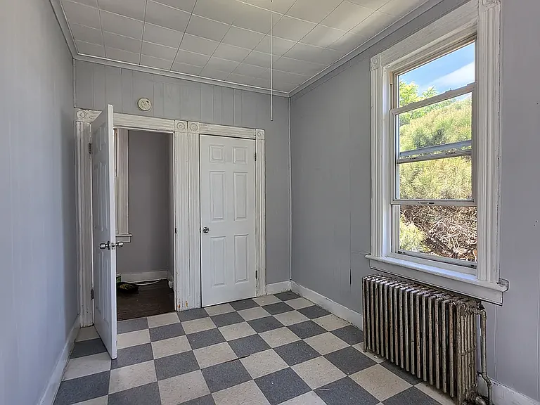 96 Brown Pl #A — Photo 4