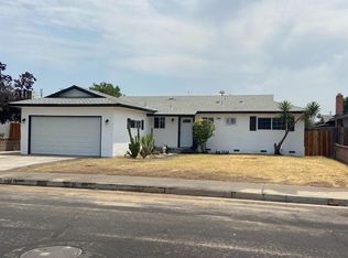 658 W Donner Ave, Clovis, CA 93612